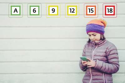 Medietilsynet bruker ressurser på å sette aldersgrense på rundt 300 kinofilmer hvert år. Men det er ikke lenger i kinosalen barn er mest utsatt for skadelig medieinnhold. Den offentlige innsatsen for trygg digital oppvekst bør derfor ta nye former. Foto Medietilsynet