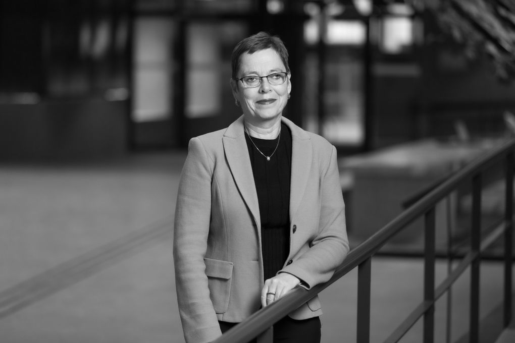 Portrettbilde av Mari Velsand. Bildet er i sort-hvitt.