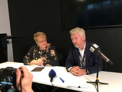 Lokaliseringen av TV 2s redaksjonelle virksomhet utenfor hovedstaden er ett av de viktigste formålene med avtalen mellom TV 2 og staten. Her fra signeringen av avtalen i 2018. Foto Kulturdepartementet