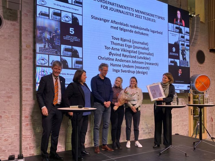 Menneskerettsprisen blei i dag delt ut av statssekretær Gry Haugsbakken på Pressens hus. Foto Kultur- og likestillingsdepartementet