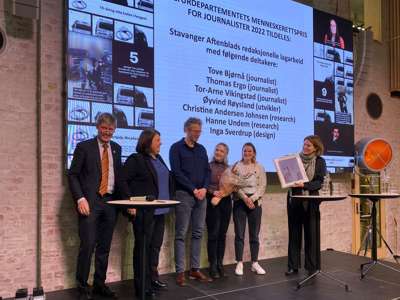 Menneskerettsprisen blei i dag delt ut av statssekretær Gry Haugsbakken på Pressens hus. Foto Kultur- og likestillingsdepartementet