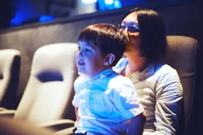 Mor og barn på kino Foto: Kine Jensen